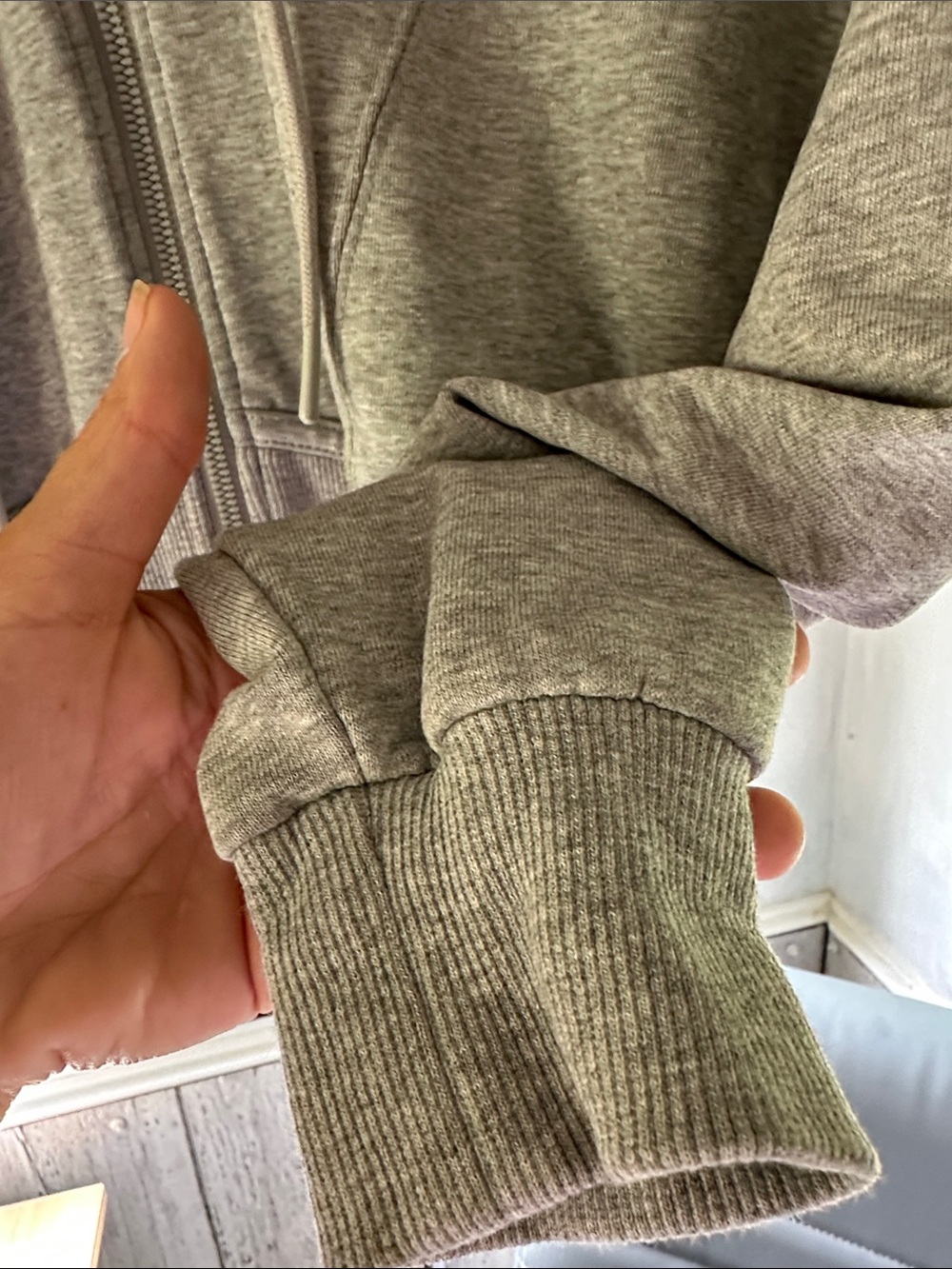 Joy lab - Cropped Gray Zip-Up Hooded Sweatshirt size small ( no size tag ) - Picture 6 of 7